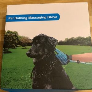 NWOT Pet Bathing Massaging Glove